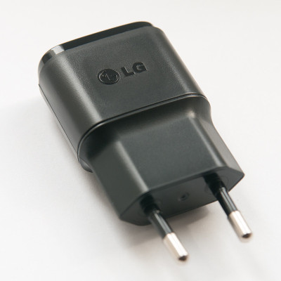 Зарядний пристрій LG 5V - 2A